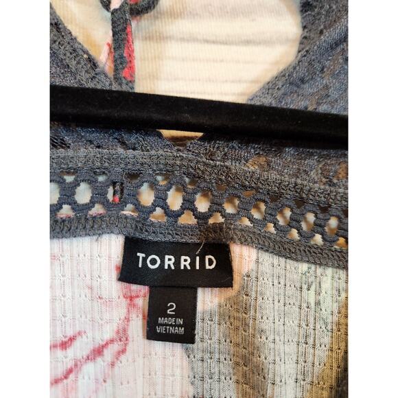 Torrid Women's Gray Pink Floral‎ Crew Neck Lace Pieced Tie Back Blouse 2X - Picture 3 of 6